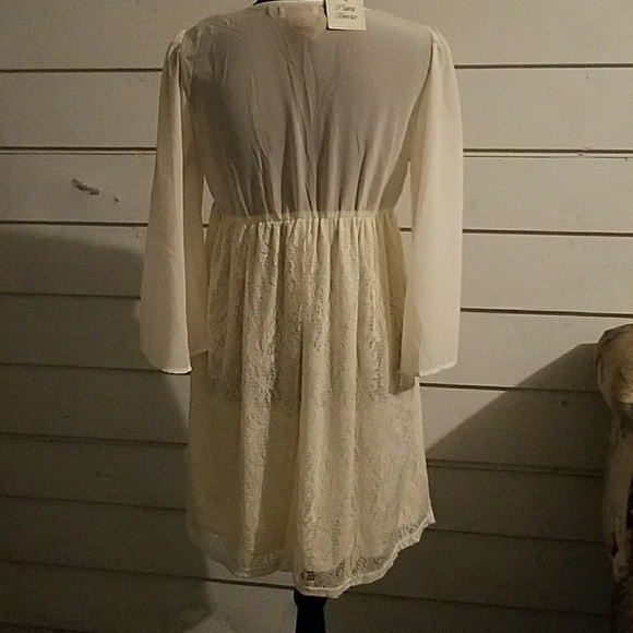 White lace dress - Picture 6 of 6